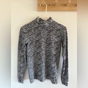 Athleta Turtleneck Women’s Small Black and White